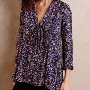Anthropologie Maeve Tie-Neck Swing Blouse in Blue Floral Motif Button Down Sz XS